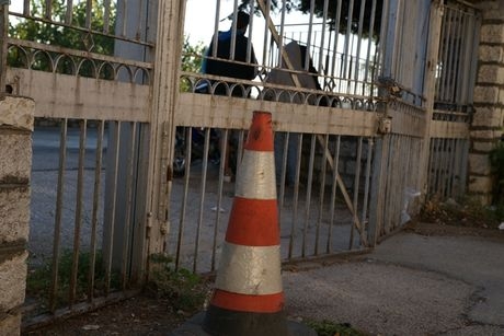 Θρανία τέλος! Oι όρθιοι μαθητές προσέχουν περισσότερο
