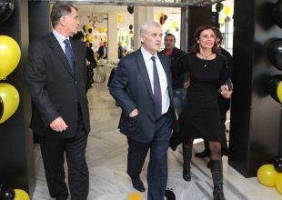 Μέσα στον Πειραιά κερνούσε ο Τίγρης