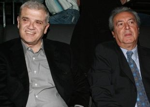 Επιστρέφει και τρέχει τις εξελίξεις