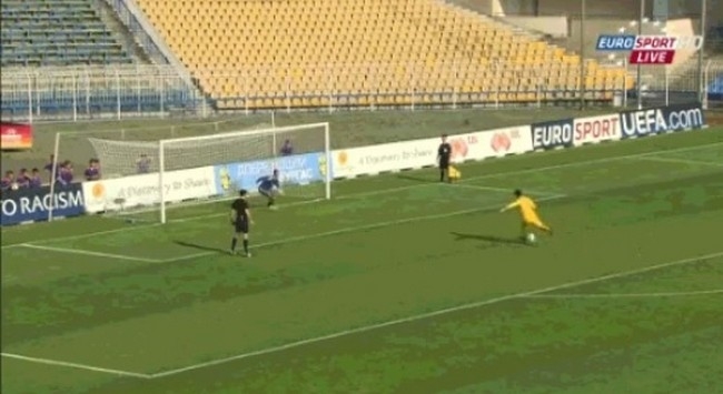 Έπιασε τρία πέναλτι ο γιος του Ζιντάν (vid) Έπιασε τρία πέναλτι ο γιος του Ζιντάν (vid)