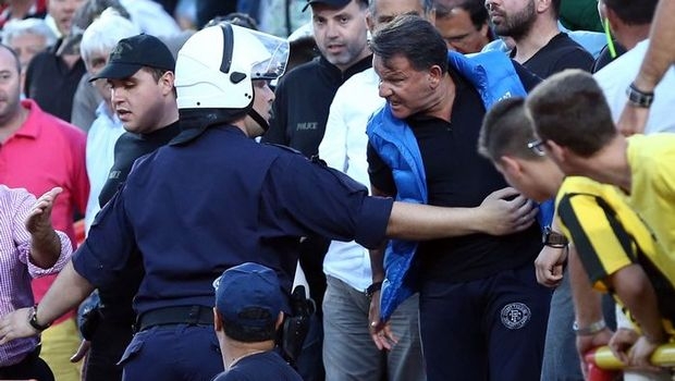Επεισόδια στην Κόρινθο: Έσκισαν την μπλούζα του Κούγια!