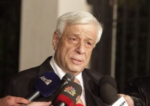 Παυλόπουλος για Ημέρα της Μητέρας: Ως λαός και έθνος βιώνουμε τη νοηματική ιερότητα της μάνας