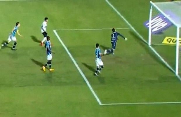 Κρέμασε με αυτογκόλ τον τερματοφύλακά του! Κρέμασε με αυτογκόλ τον τερματοφύλακά του!