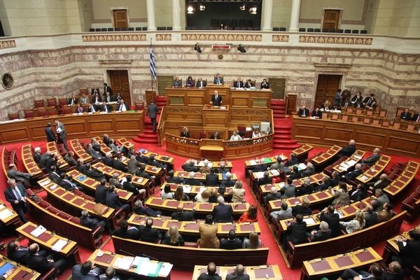 Αποχώρησαν από τη Βουλή ΝΔ – ΠΑΣΟΚ διαμαρτυρόμενοι για τη ‘βροχή’ τροπολογιών στο νομοσχέδιο Κατρούγκαλου Αποχώρησαν από τη Βουλή ΝΔ – ΠΑΣΟΚ διαμαρτυρόμενοι για τη ‘βροχή’ τροπολογιών στο νομοσχέδιο Κατρούγκαλου