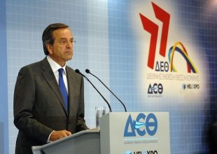 Σαμαράς: Μιλάνε για κόκκινες γραμμές και τη χώρα την πάνε γραμμή στο Μνημόνιο