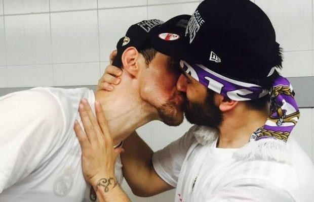 Η στιγμή του φιλιού Νοτσιόνι – Καμπάσο (video) Η στιγμή του φιλιού Νοτσιόνι – Καμπάσο (video)