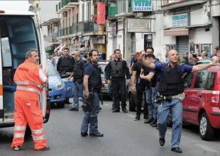 Άνδρας βγήκε στο μπαλκόνι του και άρχισε να πυροβολεί σκοτώνοντας 4 ανθρώπους