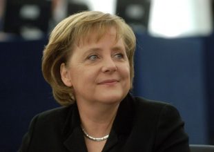 Μέρκελ από το Νταχάου: Δεν θα ξεχάσουμε ποτέ τις απερίγραπτες φρικαλεότητες των ναζί