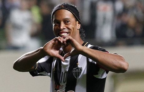 Όταν νευριάζει ο Ροναλντίνιο (vid) Όταν νευριάζει ο Ροναλντίνιο (vid)