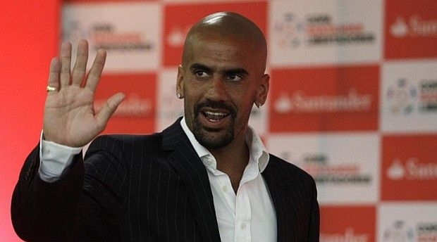 Απειλεί δημοσιογράφο ο Βερόν Απειλεί δημοσιογράφο ο Βερόν