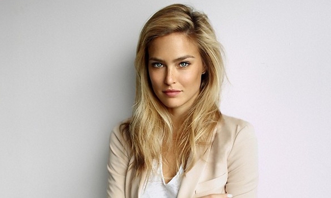 Bar Rafaeli: Έκανε ρόδα και φάνηκε το σουτιέν της