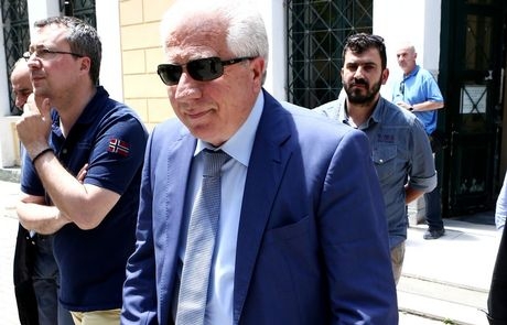 Διπλός περιοριστικός όρος σε Σταθόπουλο