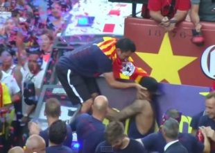 Ο μεθυσμένος Τσάβι σπρώχνει Ινιέστα και Νεϊμάρ στο πούλμαν της Μπαρτσελόνα