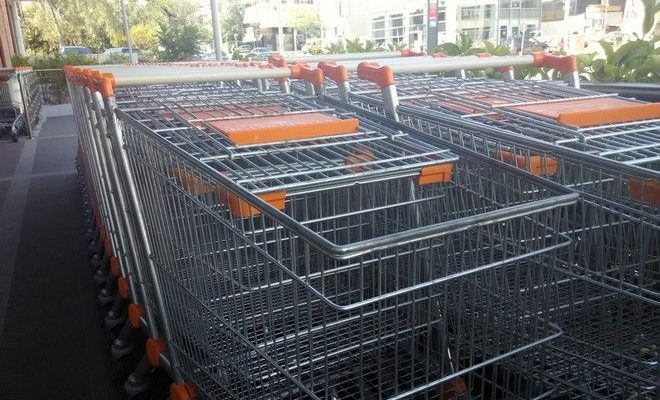 Ζητείται ψυχραιμία: Μετά τα ATM, τρέχουν στα σούπερ μάρκετ