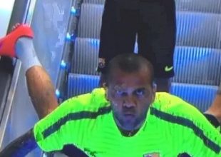 O Άλβες είναι… τρελός για δέσιμο! (video)