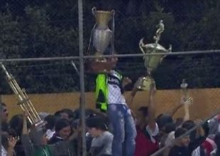 Οπαδοί στην Παραγουάη έκλεψαν τα τρόπαια μισητής αντιπάλου