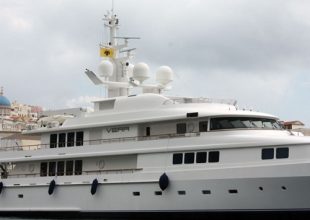 Το όνομα της μητέρας του στα σκάφη του