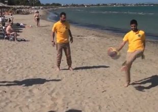 «Μαγεύουν» και στην άμμο οι Κιτρινόμαυροι (vid)