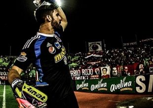Σέντερ-φορ με… γάντια o Baroja! (vid, pics)