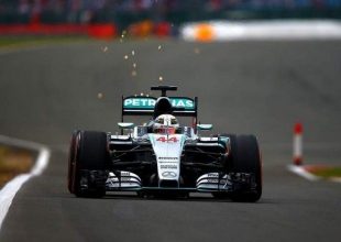 Κερδισμένοι Hamilton και Massa