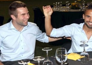 Ράβονται τα κουστούμια