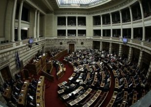 Στη Βουλή η πρόταση της Ελλάδας προς τους δανειστές