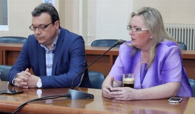 Ξουλίδου: Ο στρατός μπορεί να παράξει και να τροφοδοτήσει την αγορά με φάρμακα