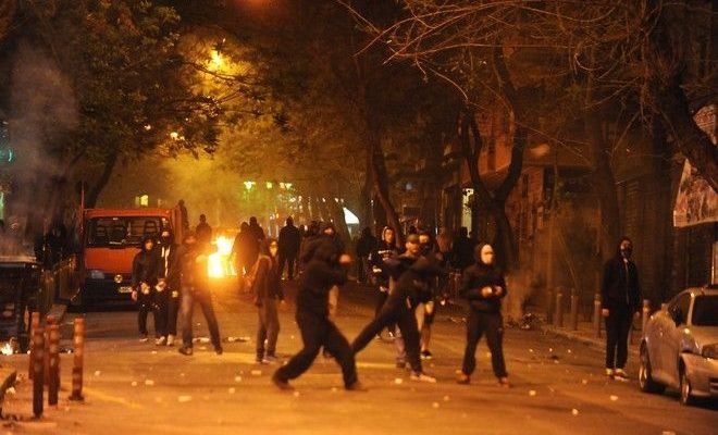 Επεισόδια και συλλήψεις τη νύχτα στα Εξάρχεια