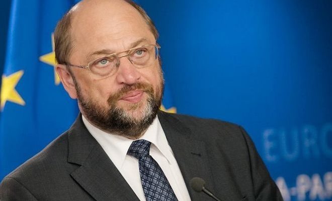 Τα γυρίζει ο Σουλτς: Τώρα λέει πως οι Ευρωπαίοι δεν θα εγκαταλείψουν τους Έλληνες