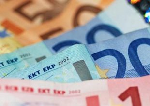 Επιβεβαιώνεται η επιστροφή της οικονομίας σε ύφεση. Σφοδρό πλήγμα από την επιβολή capital controls