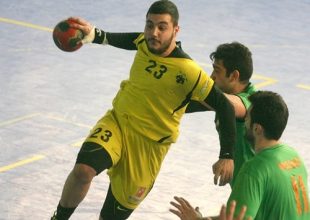Μετέωρη η ανανέωση Παπαδόπουλου