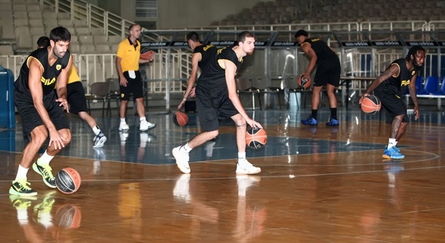 Αναχωρεί για Καρπενήσι η Βασίλισσα