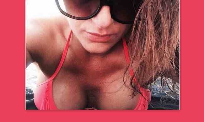 Προτάσσει τα στήθη της και «ρίχνει» το Instagram!