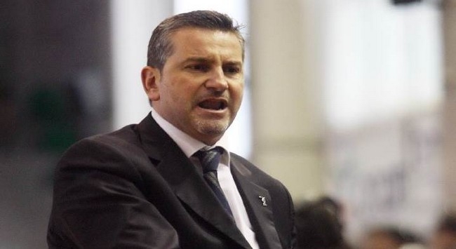 Αποθεώνει Ουόρεν ο Ζούρος