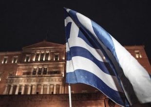 Live: Ολονύχτια συνεδρίαση για γερά νεύρα στην Ολομέλεια για την ψήφιση του μνημονίου