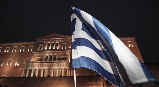 Live: Ολονύχτια συνεδρίαση για γερά νεύρα στην Ολομέλεια για την ψήφιση του μνημονίου