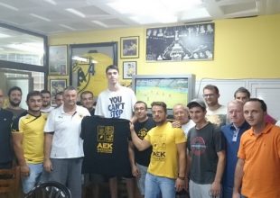 Σε σύνδεσμο της ΑΕΚ είδε το χθεσινό ματς ο Τσαλμπούρης