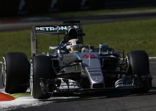 O Hamilton επικράτησε των Ferrari