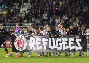 Εντυπωσιακό πανό για τους πρόσφυγες στο Ντόρτμουντ – Ζανκτ Πάουλι