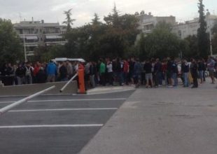 Ουρές από τα χαράματα στην Τούμπα