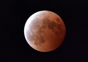 Ολική έκλειψη της υπερπανσελήνου: Το φεγγάρι θα “ματώσει”
