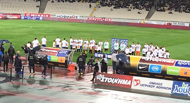 Η είσοδος των ποδοσφαιριστών (vid)