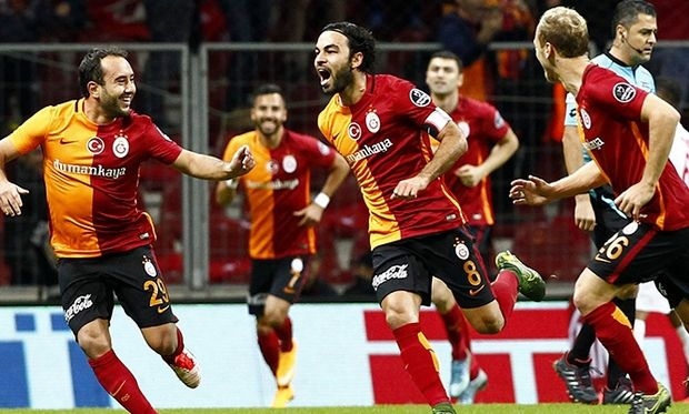 Νίκες για Φενέρμπαχτσε και Γαλατάσαράι