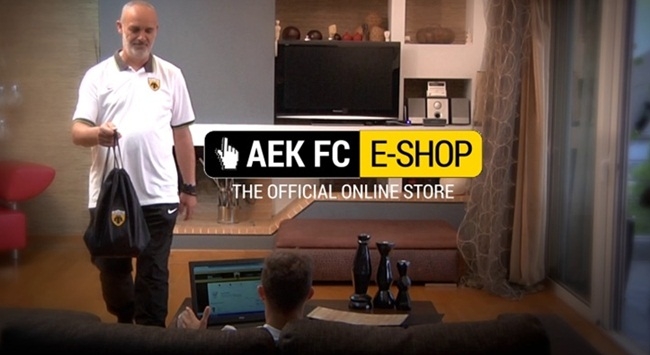 Ο Μπουονανότε ψωνίζει από το… e-shop της ΑΕΚ (vid)
