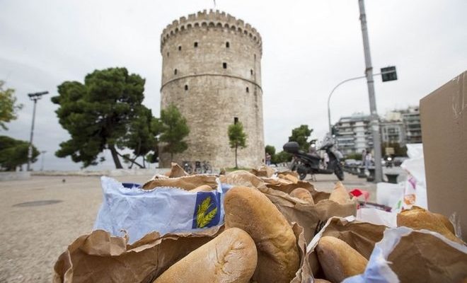 Πάνω από 500 κιλά ψωμί συγκέντρωσαν οι αρτοποιοί για τους πρόσφυγες στην Ειδομενή
