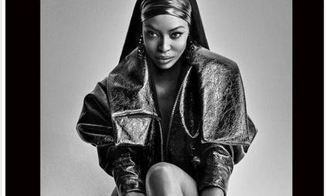 Naomi Campbell: «Βομβαρδίζει» το Instagram με γυμνές της φωτογραφίες