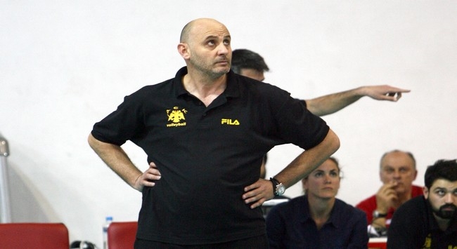Πάει Σαντορίνη χωρίς δύο