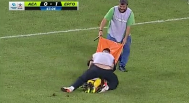 Toν… πέταξε από το φορείο! (vid)