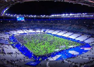 Βίντεο: Οι Γάλλοι αποχωρούν από το Stade de France, τραγουδώντας τον εθνικό ύμνο