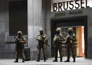 Σύλληψη μακελάρη στις Βρυξέλλες. Βρέθηκε γιλέκο με εκρηκτικά στο Παρίσι